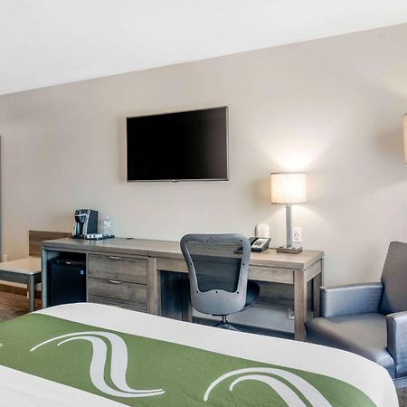 Quality Inn & Suites Amsterdam Фредериктън Екстериор снимка