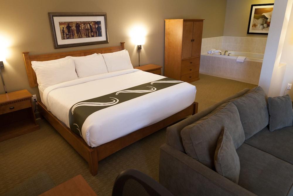 Quality Inn & Suites Amsterdam Фредериктън Екстериор снимка