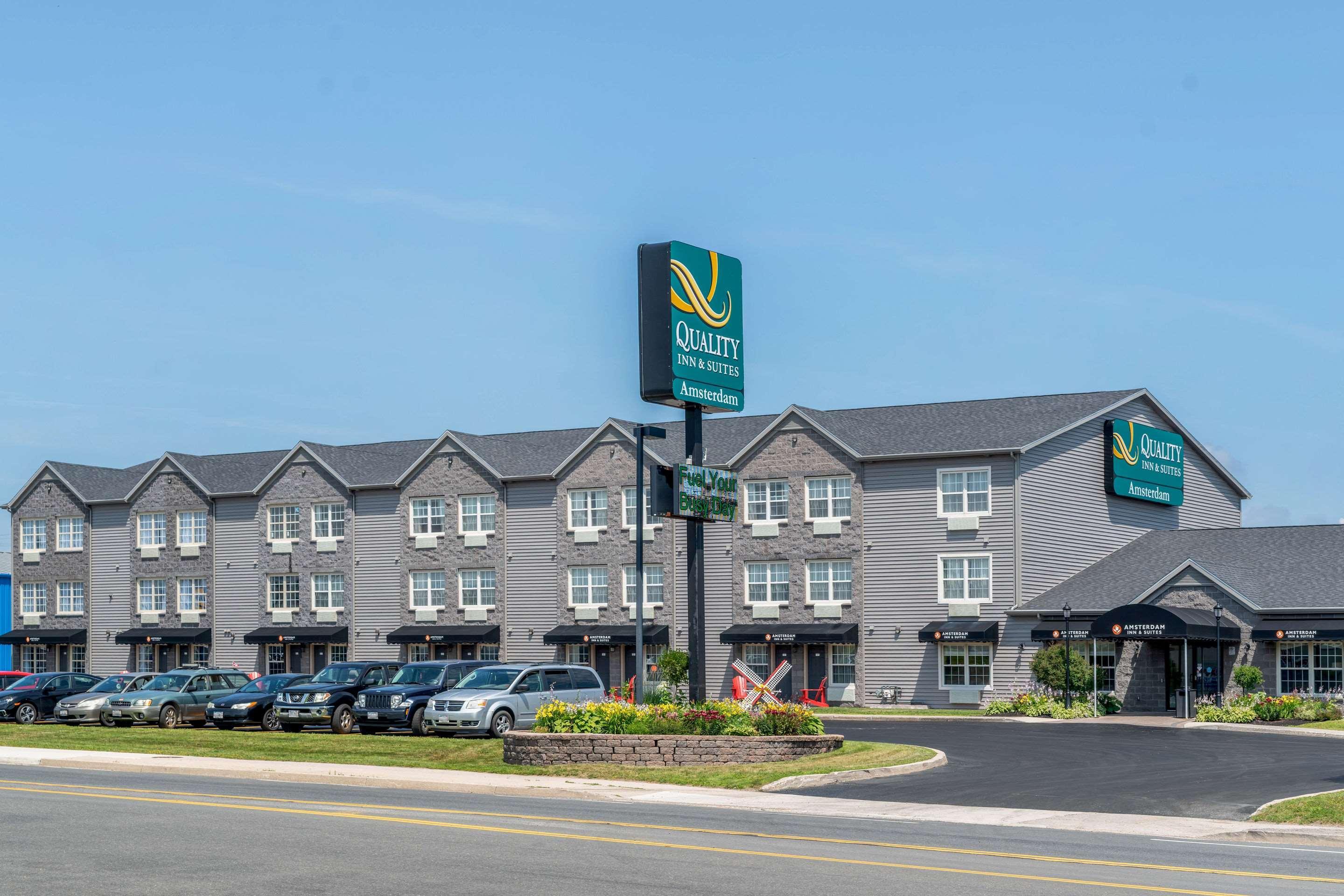 Quality Inn & Suites Amsterdam Фредериктън Екстериор снимка