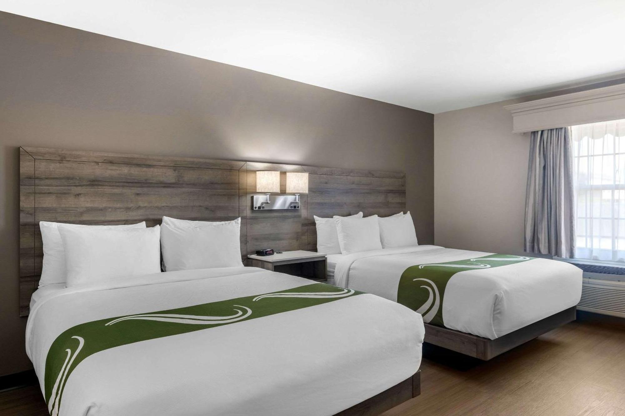 Quality Inn & Suites Amsterdam Фредериктън Екстериор снимка
