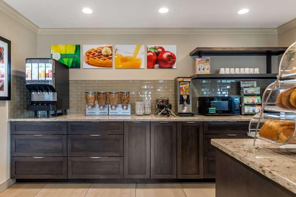Quality Inn & Suites Amsterdam Фредериктън Ресторант снимка