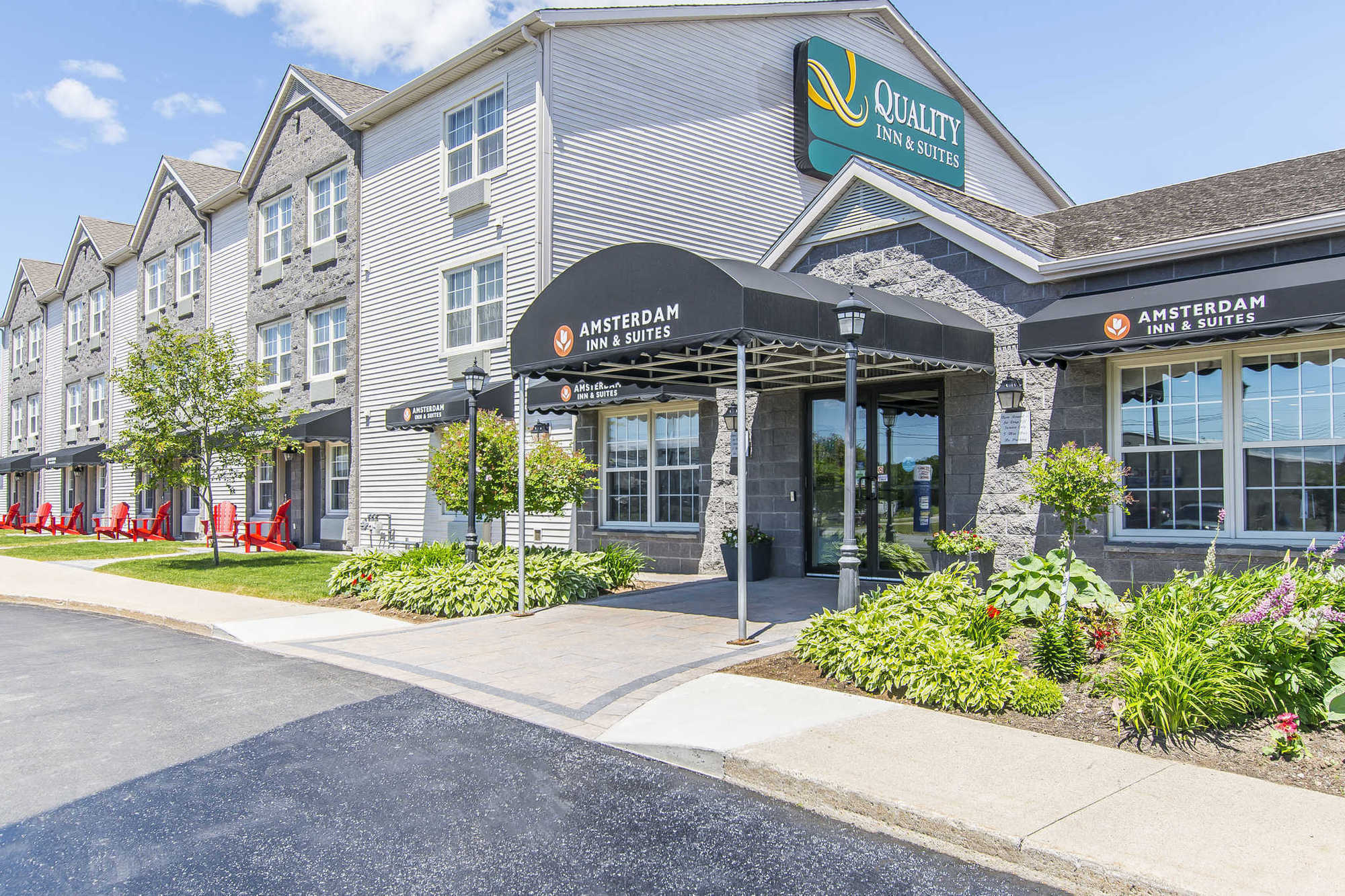 Quality Inn & Suites Amsterdam Фредериктън Екстериор снимка