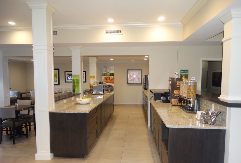Quality Inn & Suites Amsterdam Фредериктън Екстериор снимка