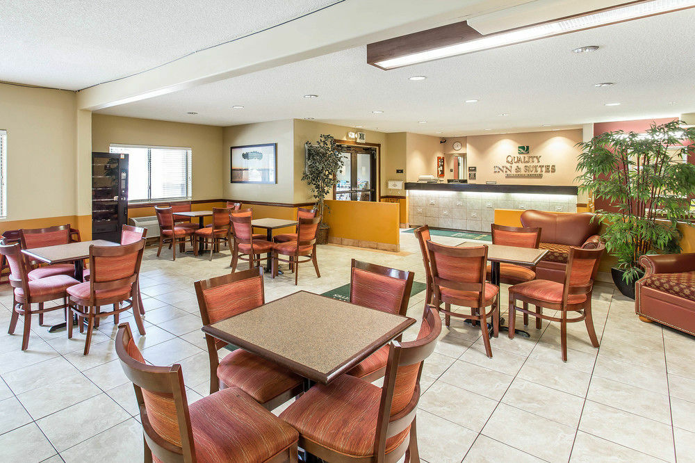 Quality Inn & Suites Amsterdam Фредериктън Екстериор снимка